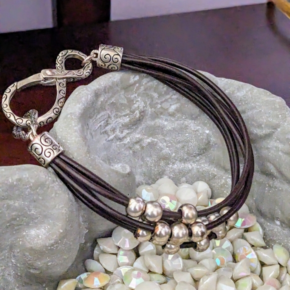 Beautiful Brown Leather Ladies Bracelet With Moveable Beads (Possibly Brighton?) - Picture 1 of 11